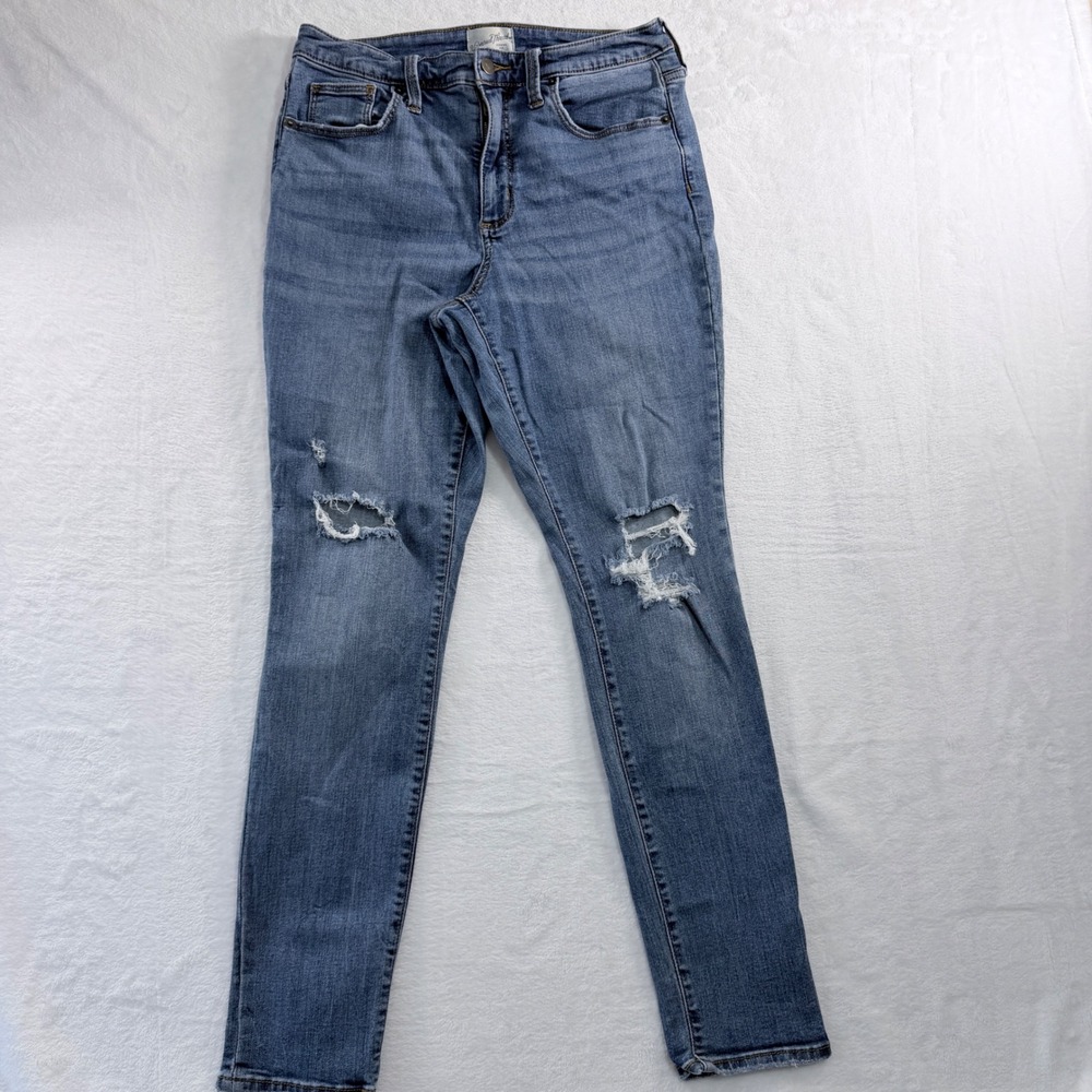 Universal Thread Distressed Skinny Jeans Medium Wash Blue Knee Rips Size 10/30R